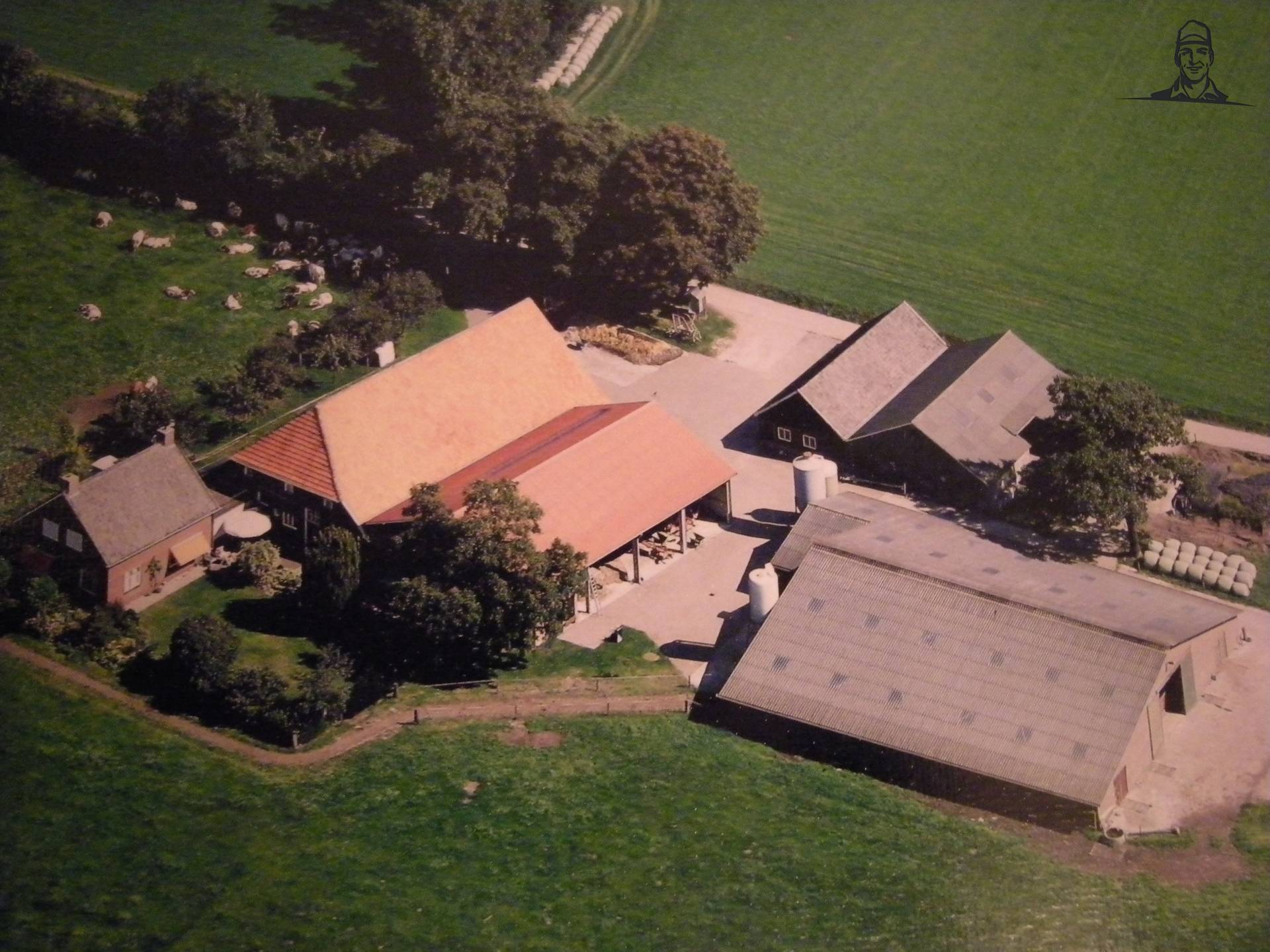 Luchtfoto van ons bedrijf uit 2006 van Groothengeveld