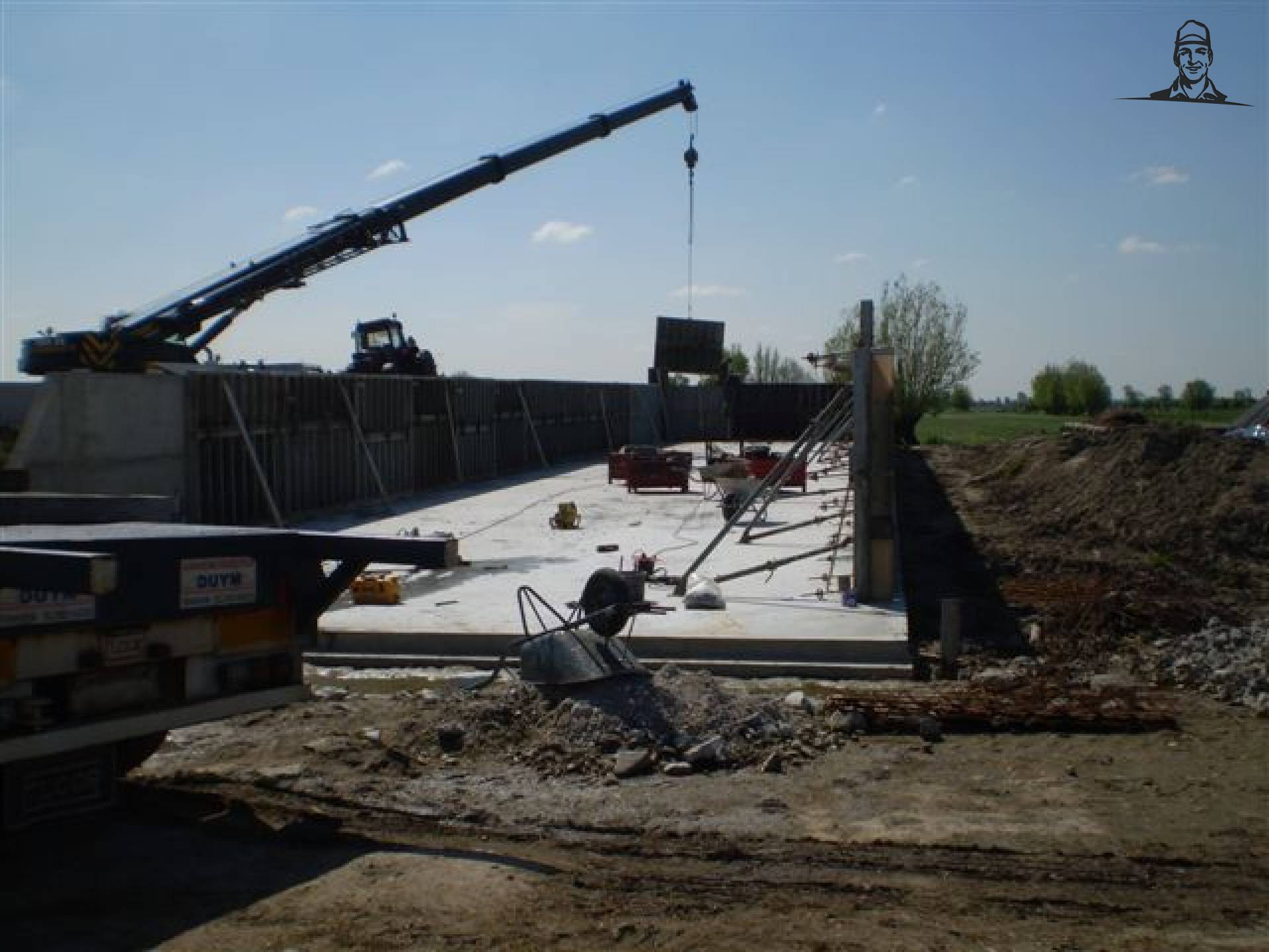 bekistingen plaatsen voor de muren. van japie82