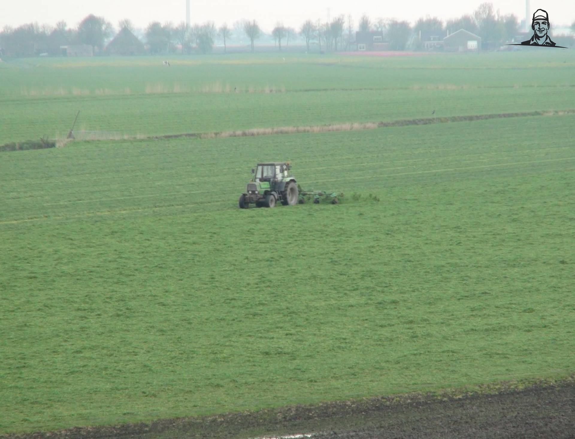 Voor 1 mei de eerste snee in de kuil? van Grasbaal