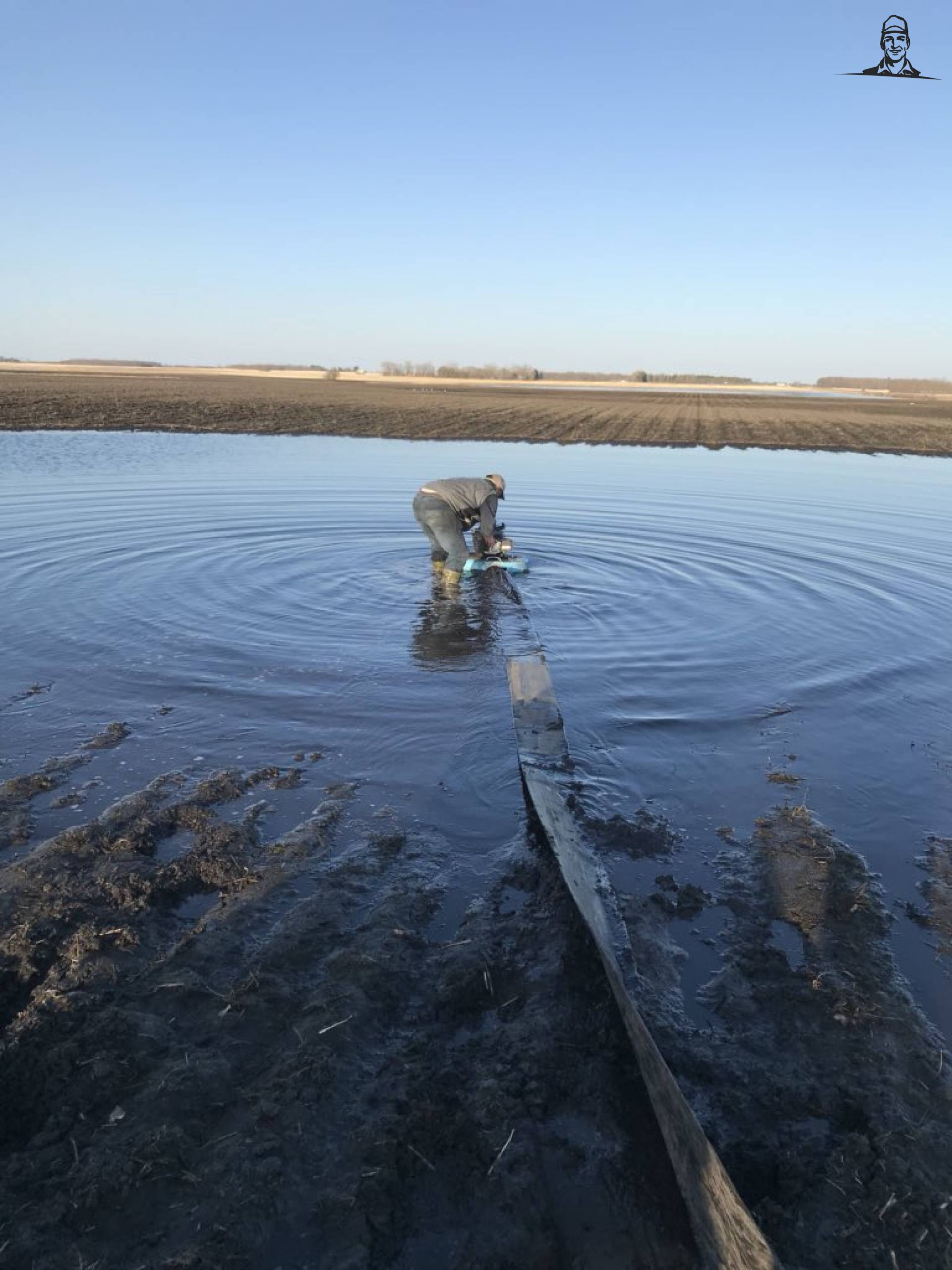 Pumping some low spots dry  van Nieuwsgrazer