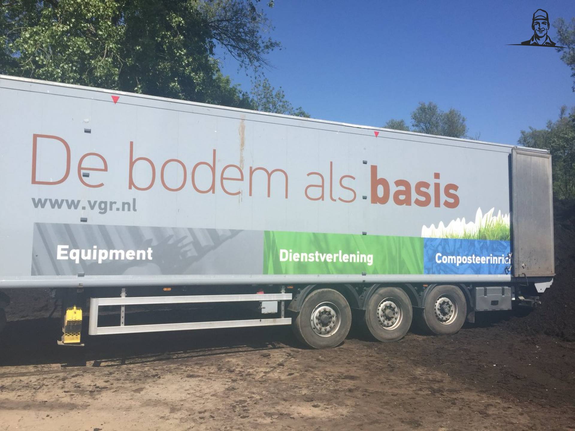 Compost aanvoer voor een gezonde bodem #oogst2019  van Nieuwsgrazer