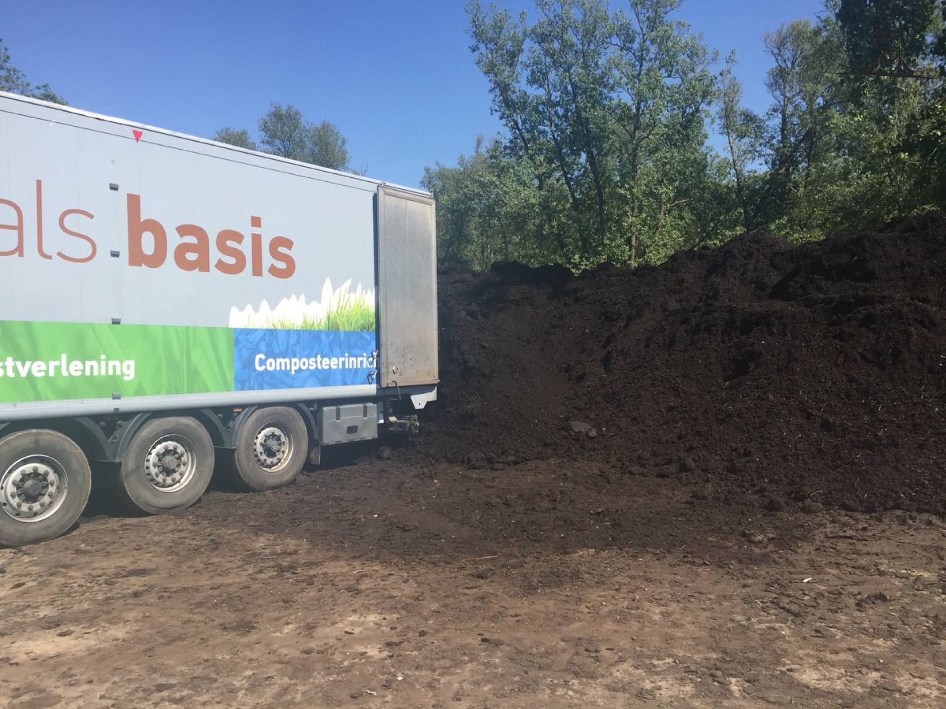 Compost aanvoer voor een gezonde bodem #oogst2019  - Foto 2 van Nieuwsgrazer