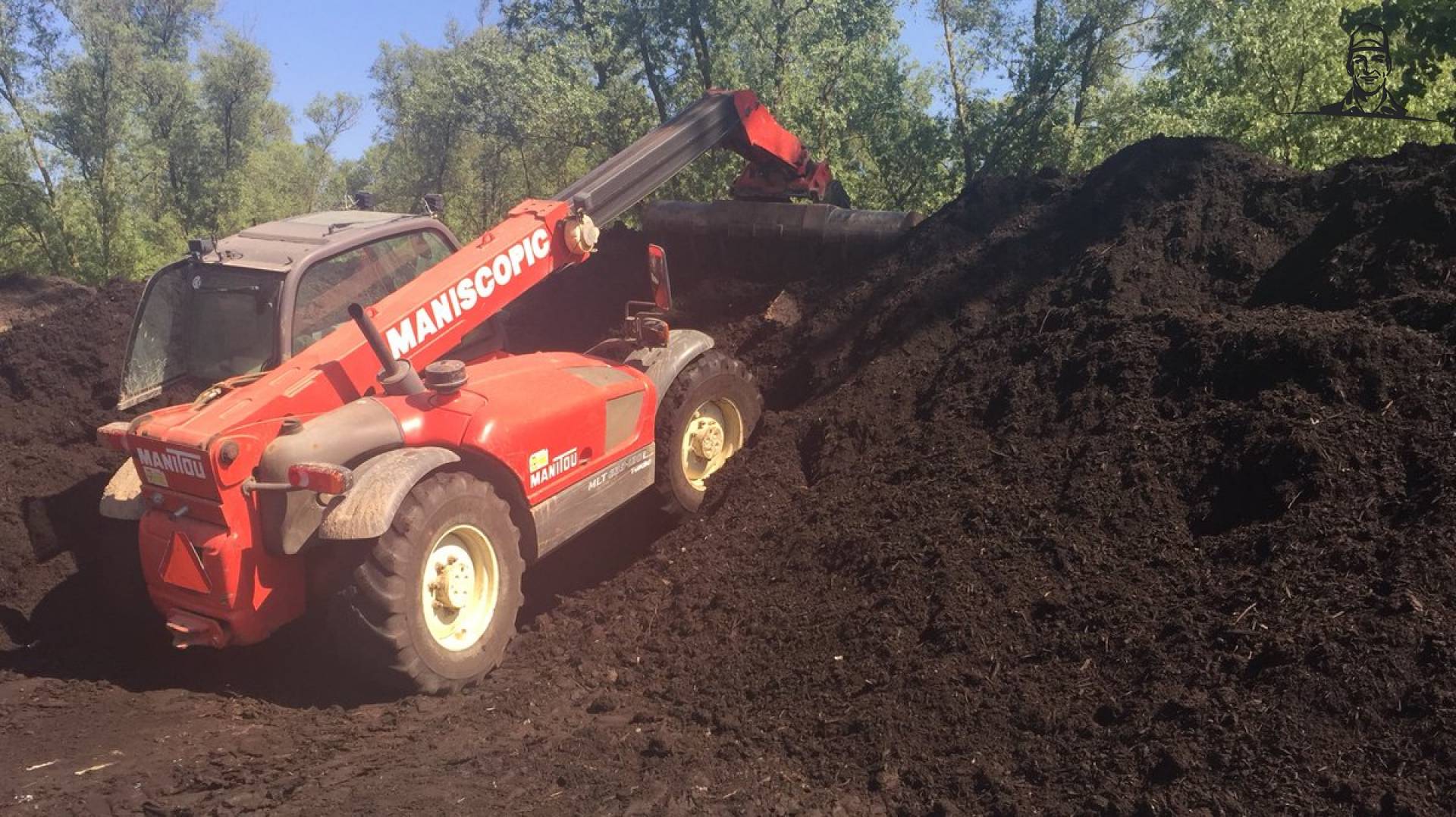 Compost aanvoer voor een gezonde bodem #oogst2019  van Nieuwsgrazer