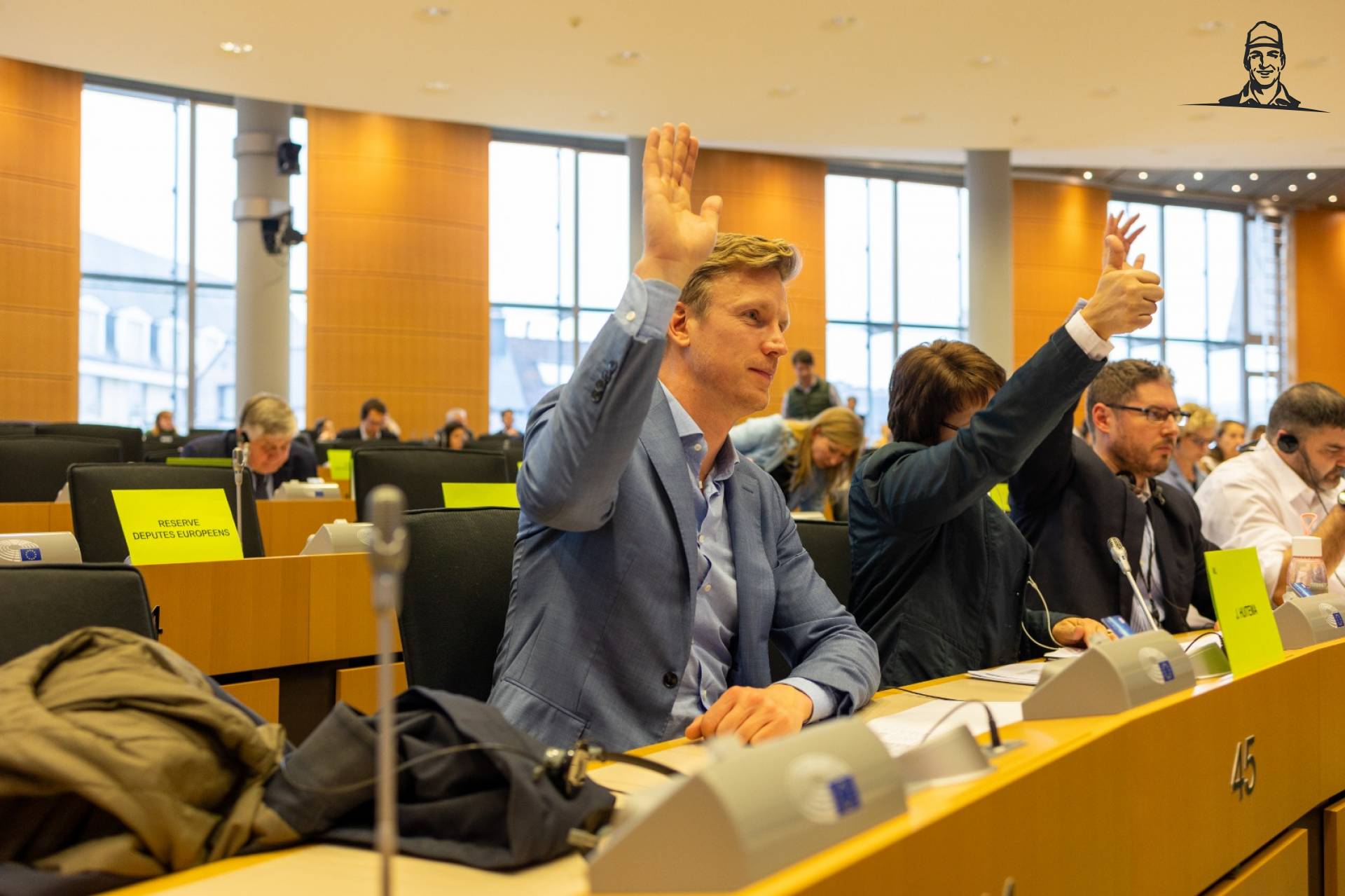 Aangenomen! De EP landbouwcommissie stemde voor de oproep van Jan Huitema om voor het einde van...
