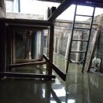 stelage onder in de mest kelder